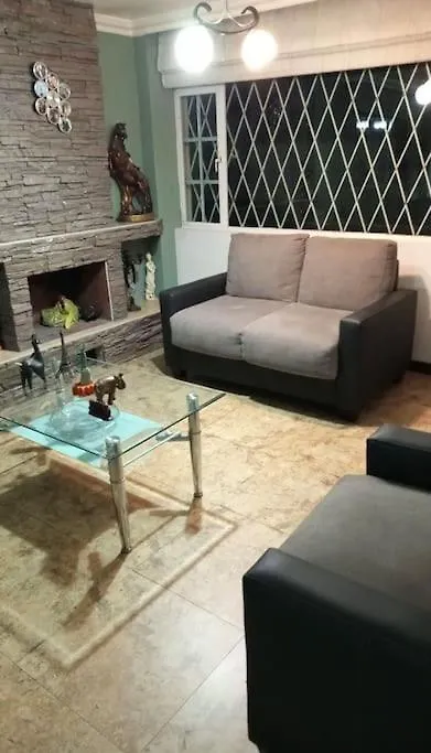 펜션 키토 Amplia Casa Urbanizacion Privada 빌라 에콰도르